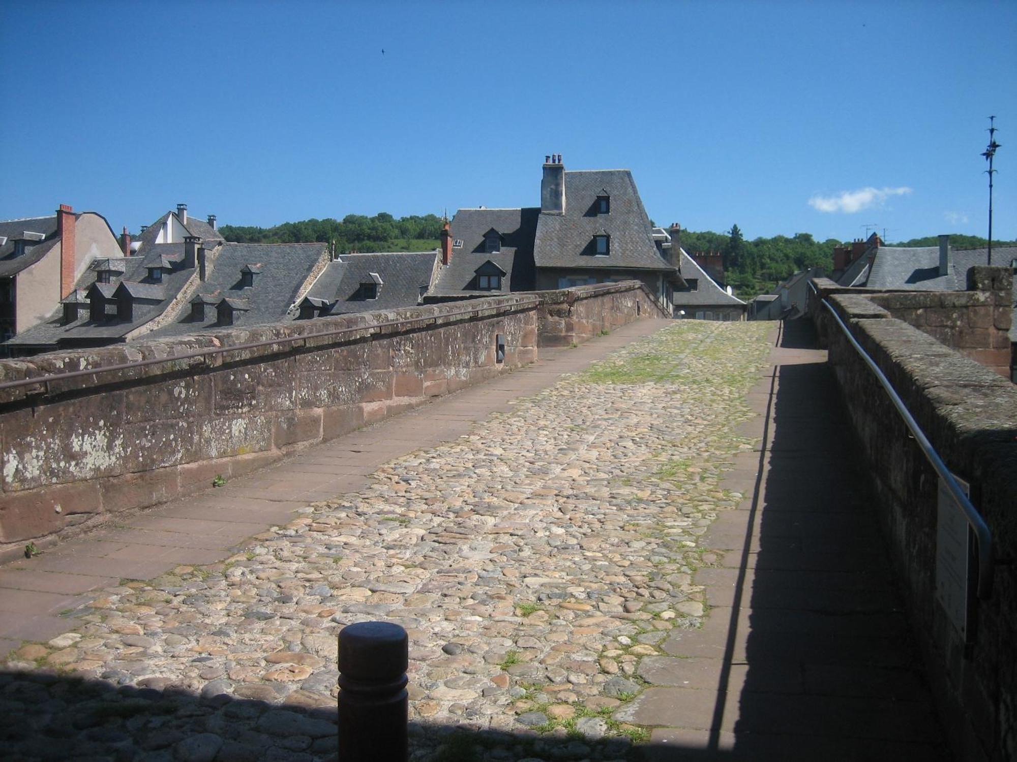 Ideal , Plein Centre-Ville Tout Confort Espalion Exterior photo